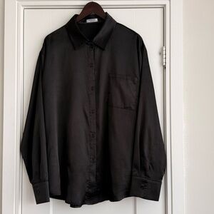 EKOUAER SATIN BUTTON DOWN SHIRT IN BLACK